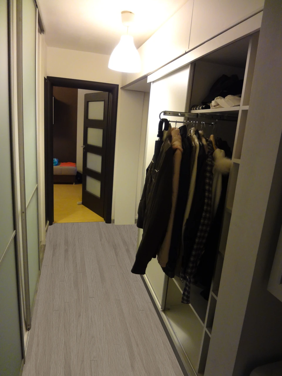 Detaliu interior dulap